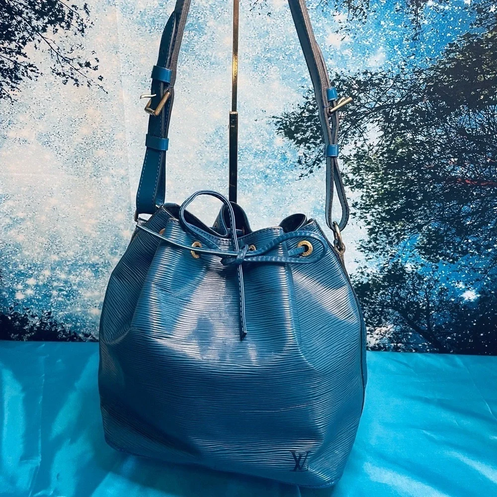 Louis Vuitton Blue Epi Petit Noe Leather Shoulder Bag Drawstring Close (lvb1)